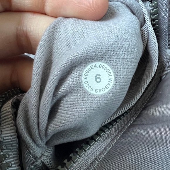 Lululemon Brave the Cold Vest Dark Chrome - Picture 2 of 4